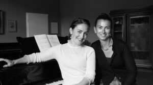 die Musikerinnen des Gesangsduos Alexandra Wija und Heidi Wolf 